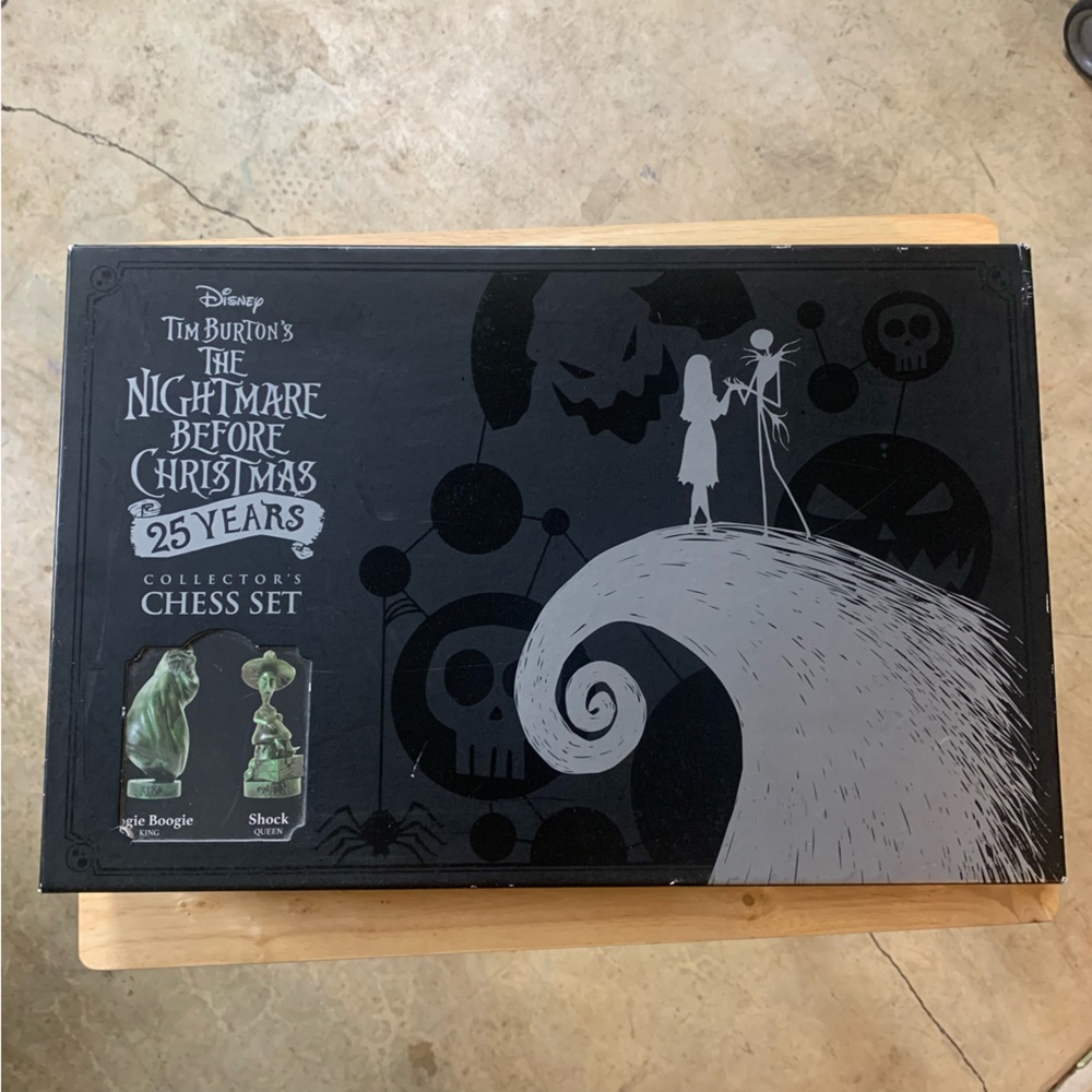 ❤︎︎❤︎︎❤︎︎SOLD❤︎︎❤︎︎❤︎︎The Nightmare Before Christmas 25th Anniversary Chess Set